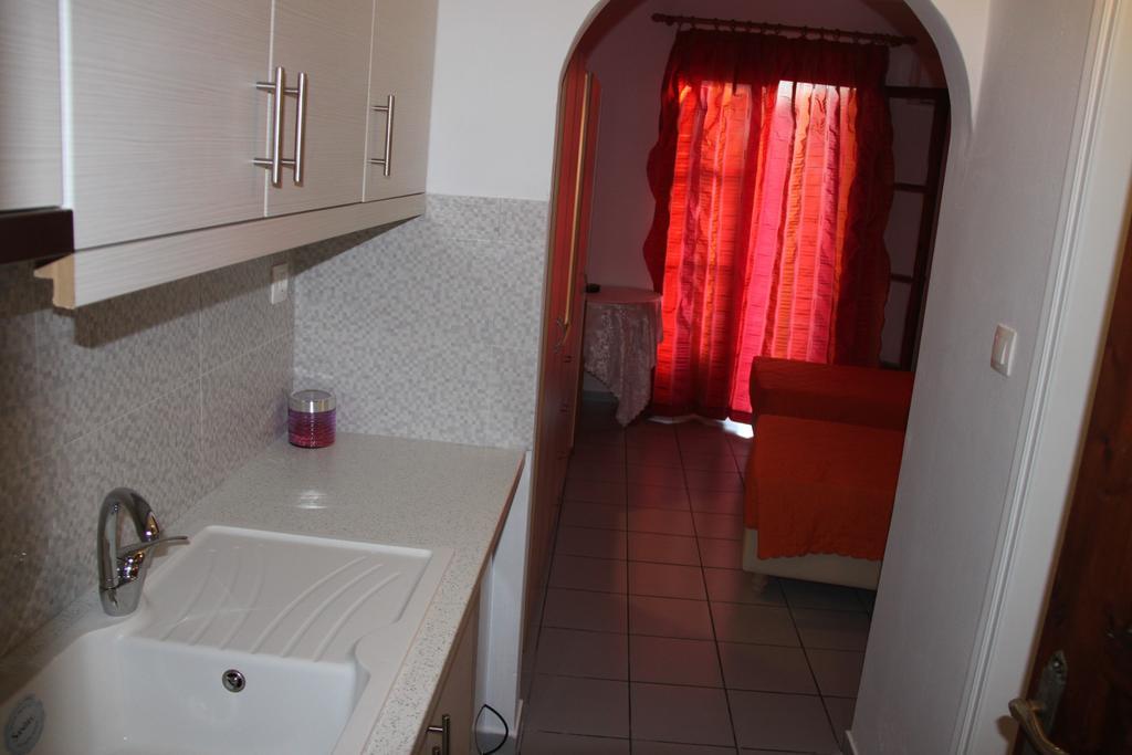 مدينة سكياثوس Vaya Zorba Studios الغرفة الصورة